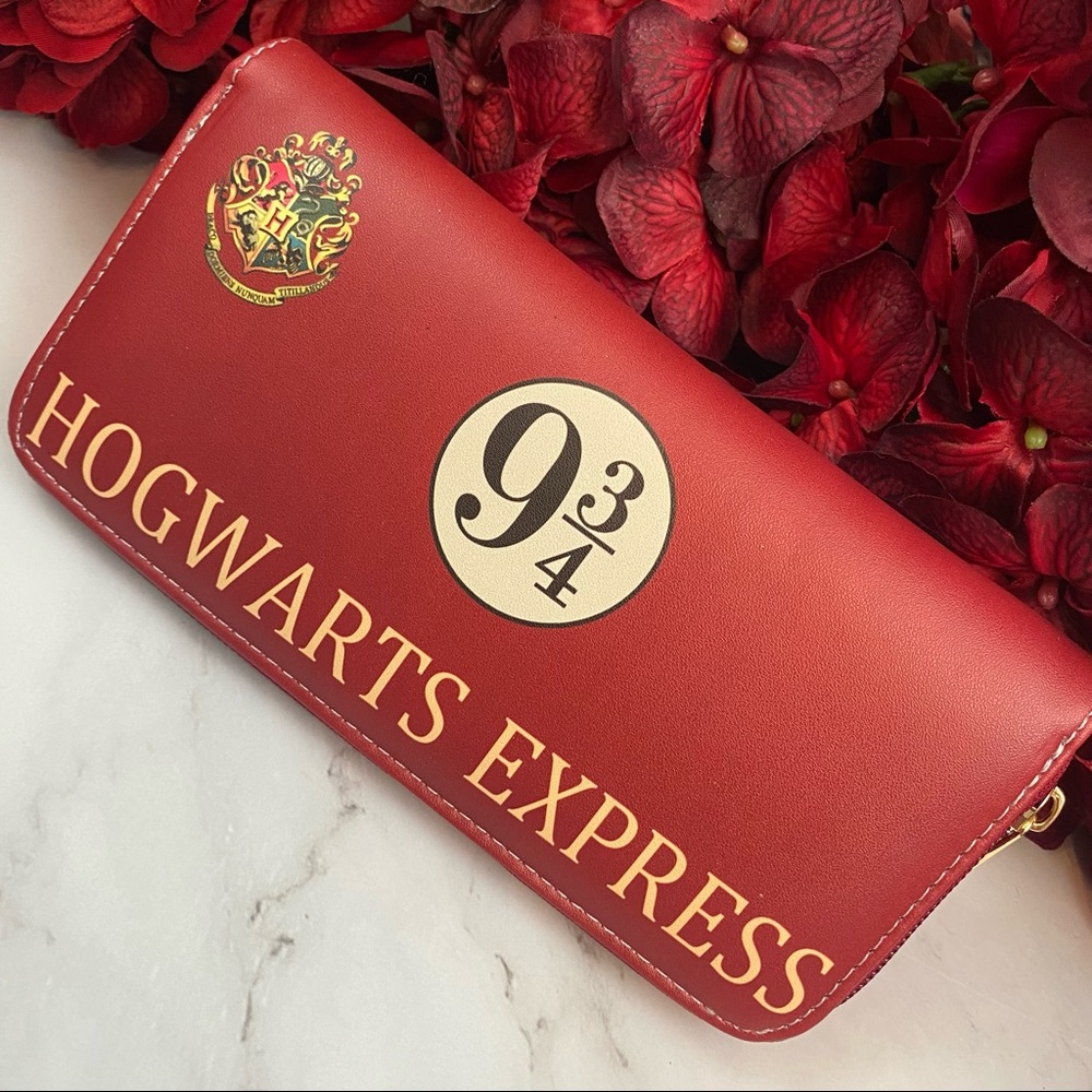 Harry Potter Hogwarts Express Platform 9 and 3/4 Clutch Wallet - Picture 3 of 12